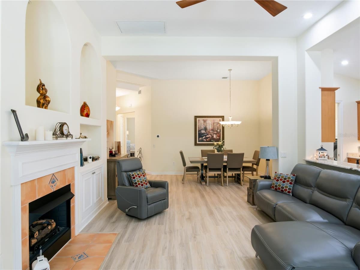 9513 SERRA COURT — photo 4 of 38