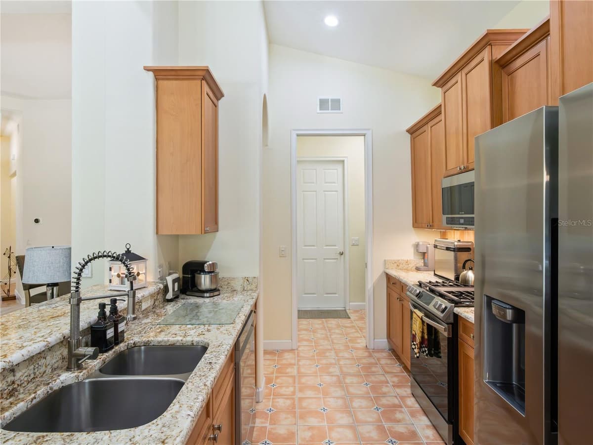 9513 SERRA COURT — photo 7 of 38