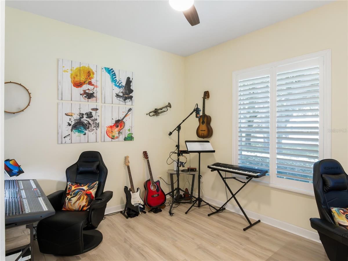 9513 SERRA COURT — photo 14 of 38
