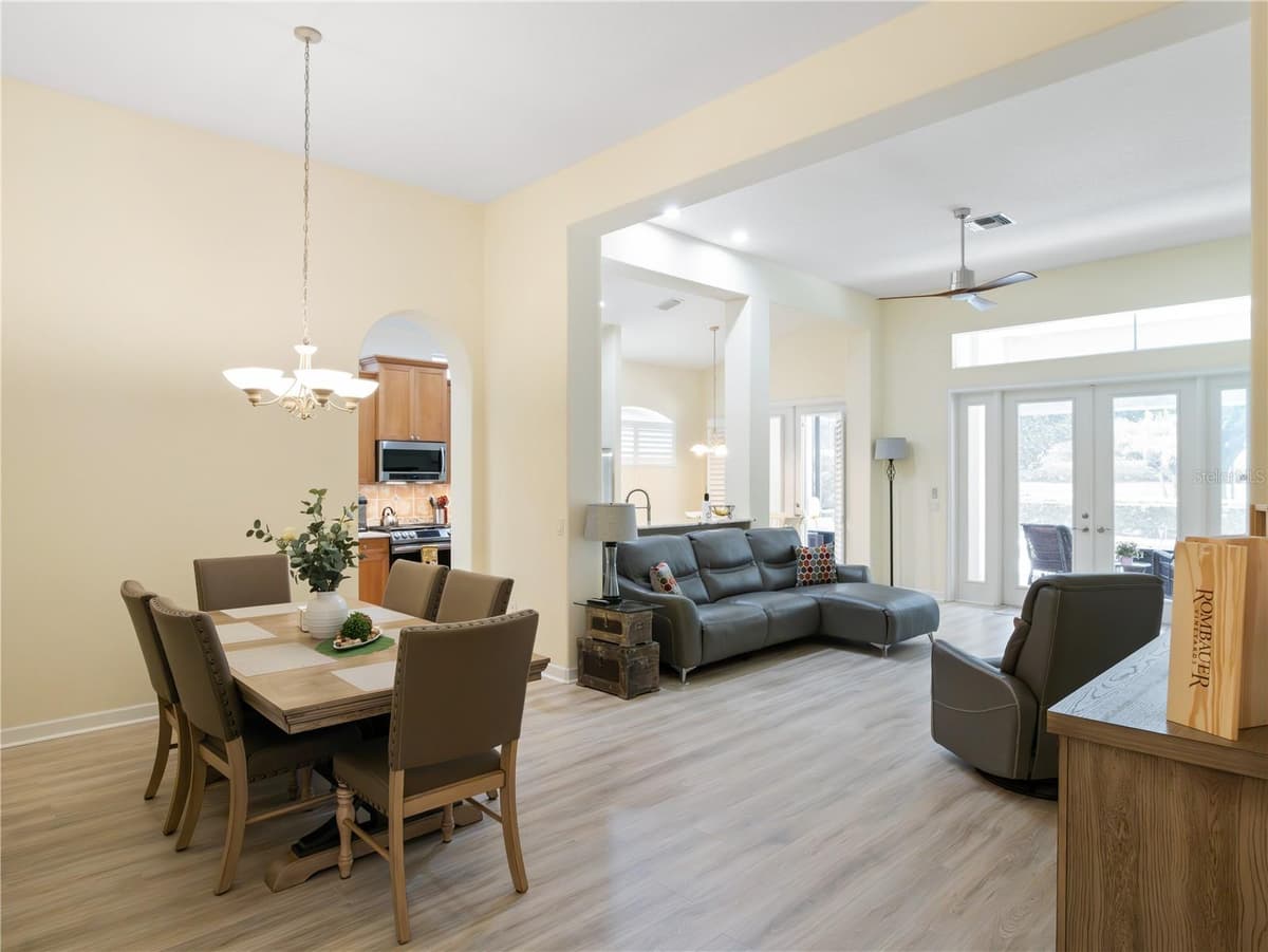 9513 SERRA COURT — photo 10 of 38