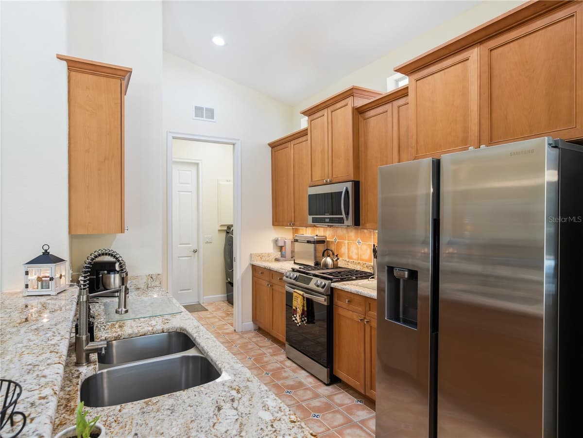 9513 SERRA COURT — photo 9 of 38