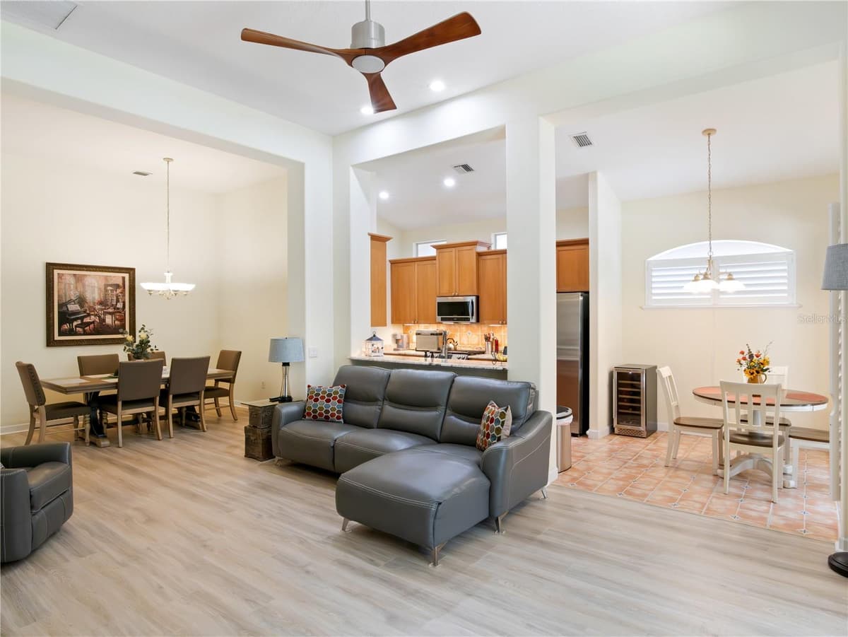 9513 SERRA COURT — photo 5 of 38