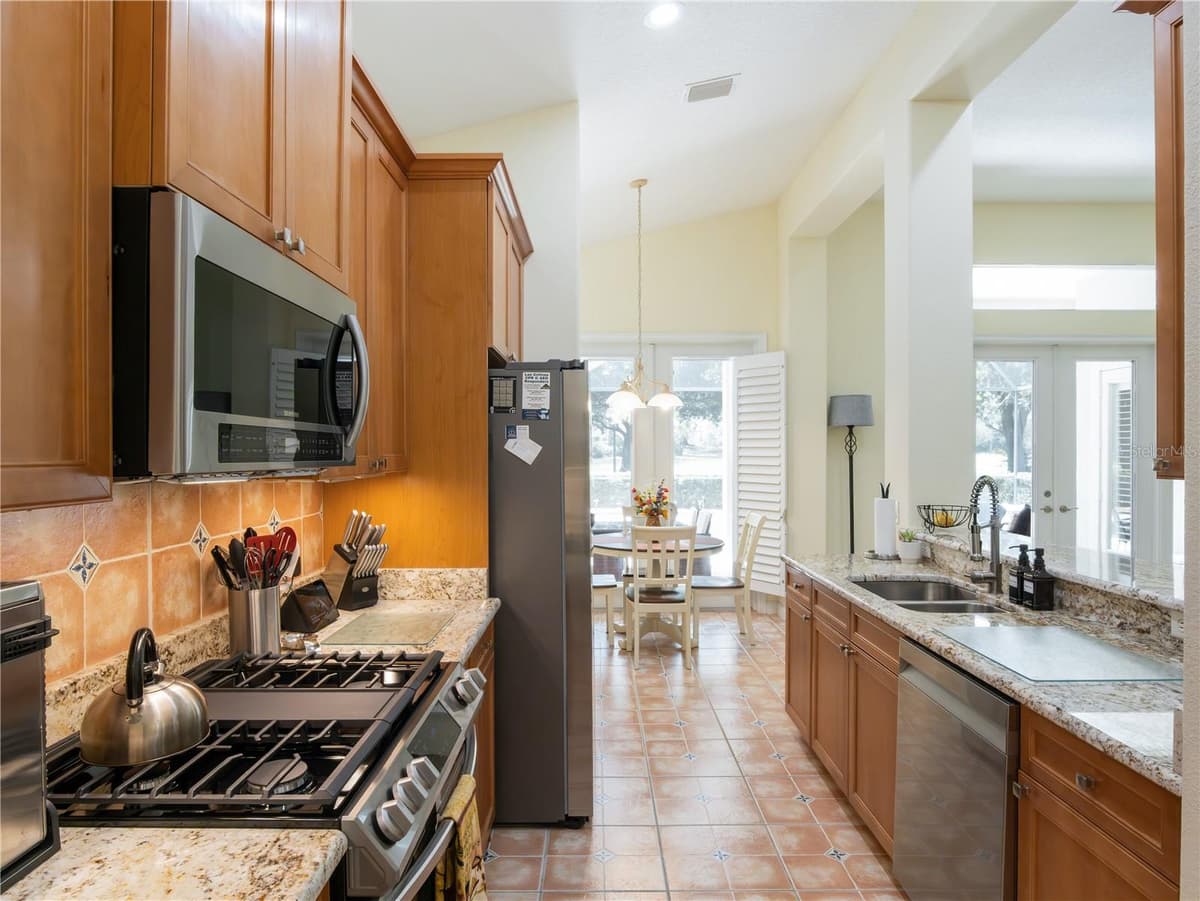 9513 SERRA COURT — photo 8 of 38