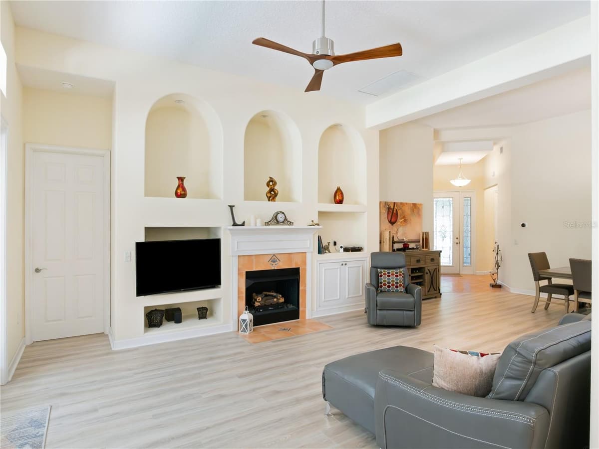 9513 SERRA COURT — photo 6 of 38