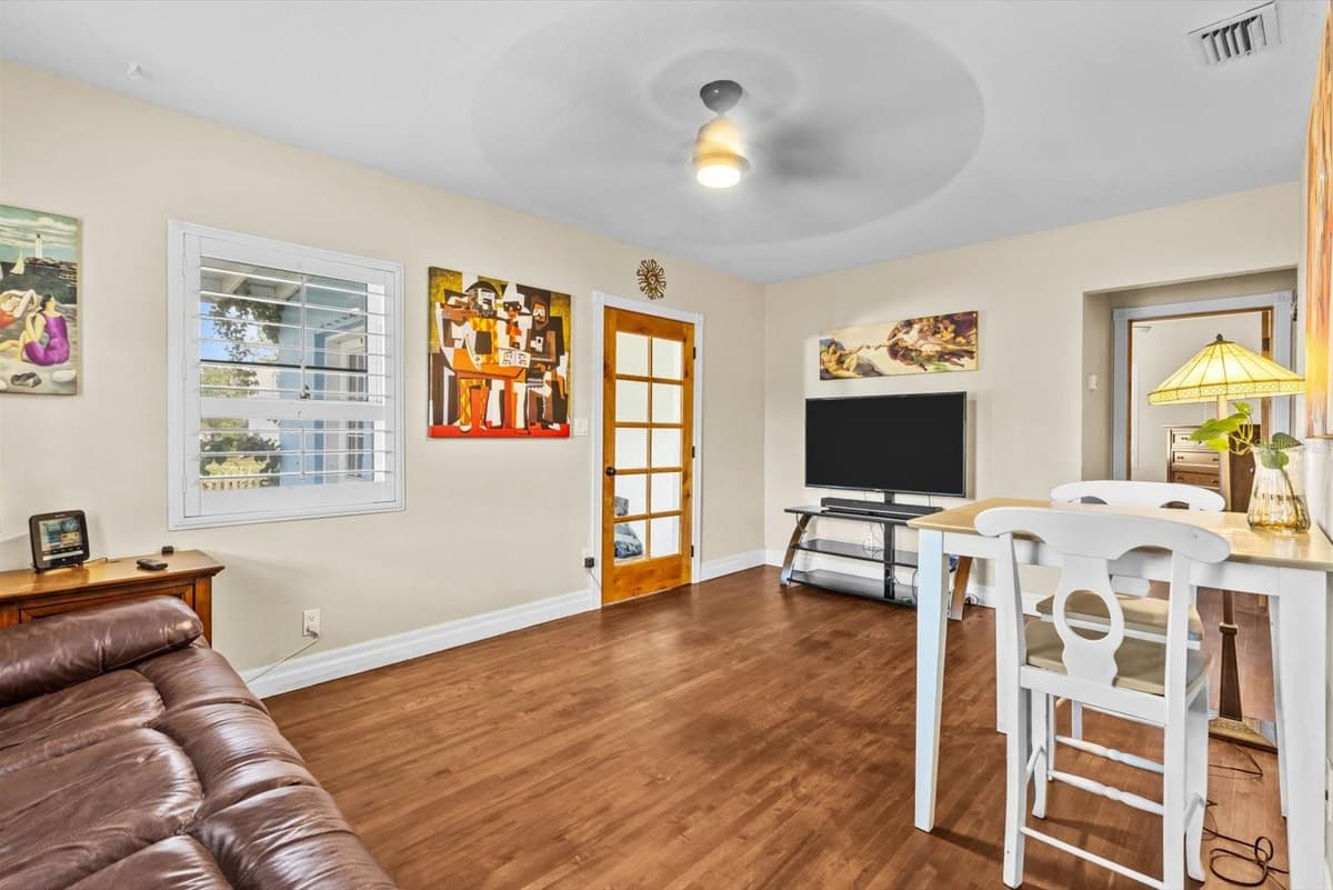 301 GRANADA STREET — photo 8 of 24