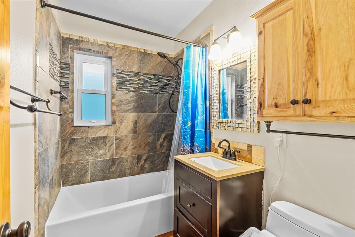 301 GRANADA STREET — photo 14 of 24