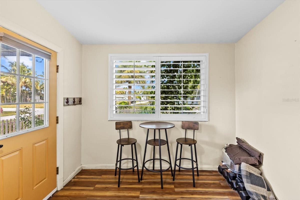 301 GRANADA STREET — photo 10 of 24