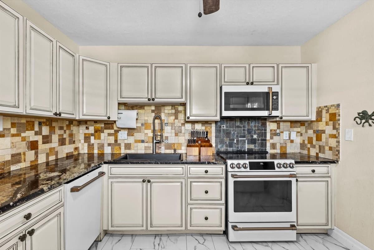 301 GRANADA STREET — photo 5 of 24