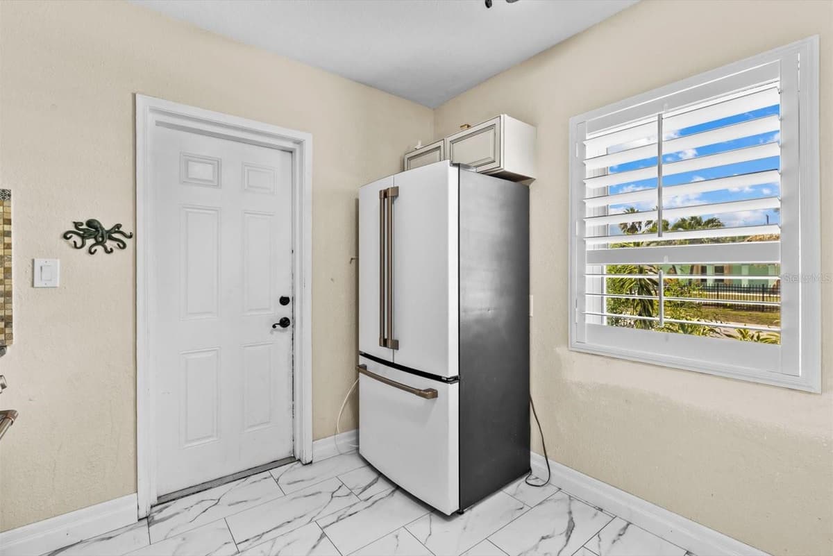 301 GRANADA STREET — photo 6 of 24