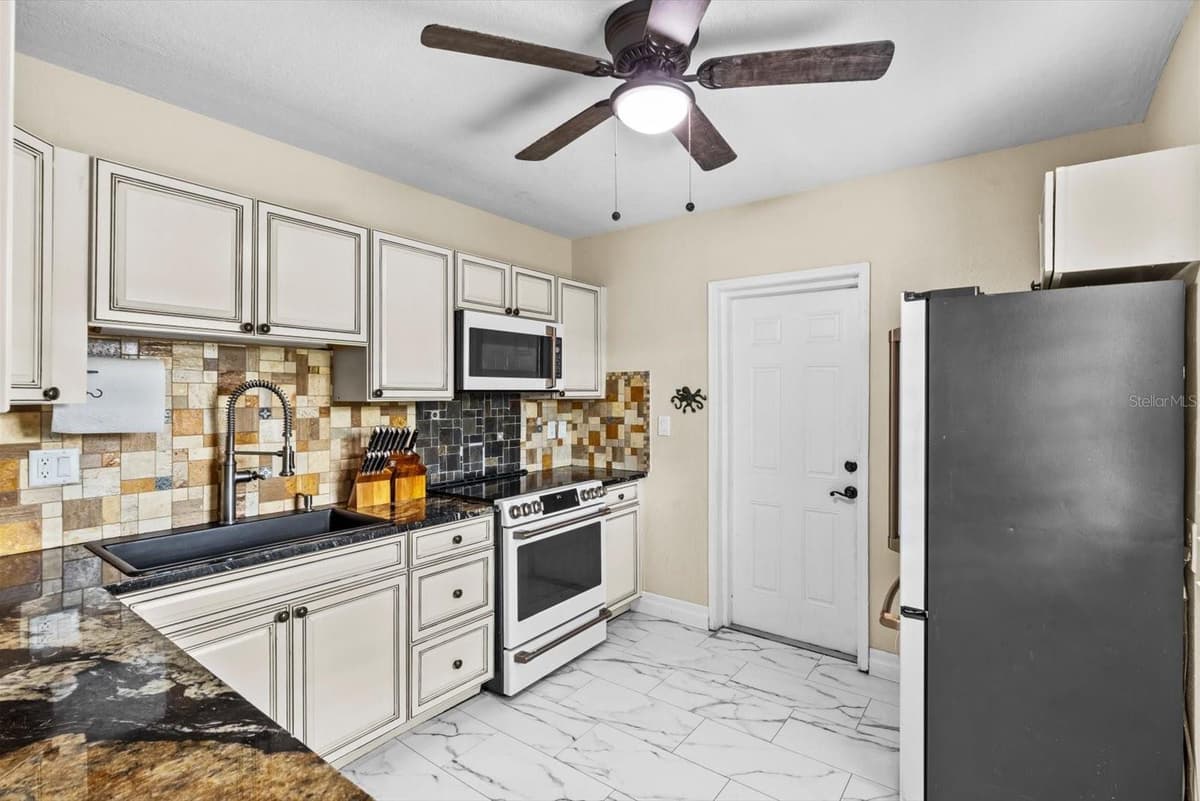 301 GRANADA STREET — photo 4 of 24