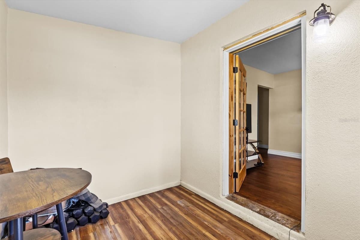 301 GRANADA STREET — photo 11 of 24