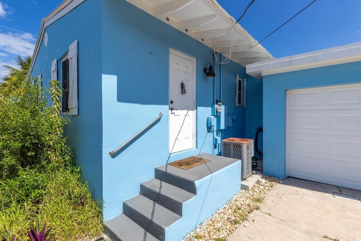 301 GRANADA STREET — photo 3 of 24