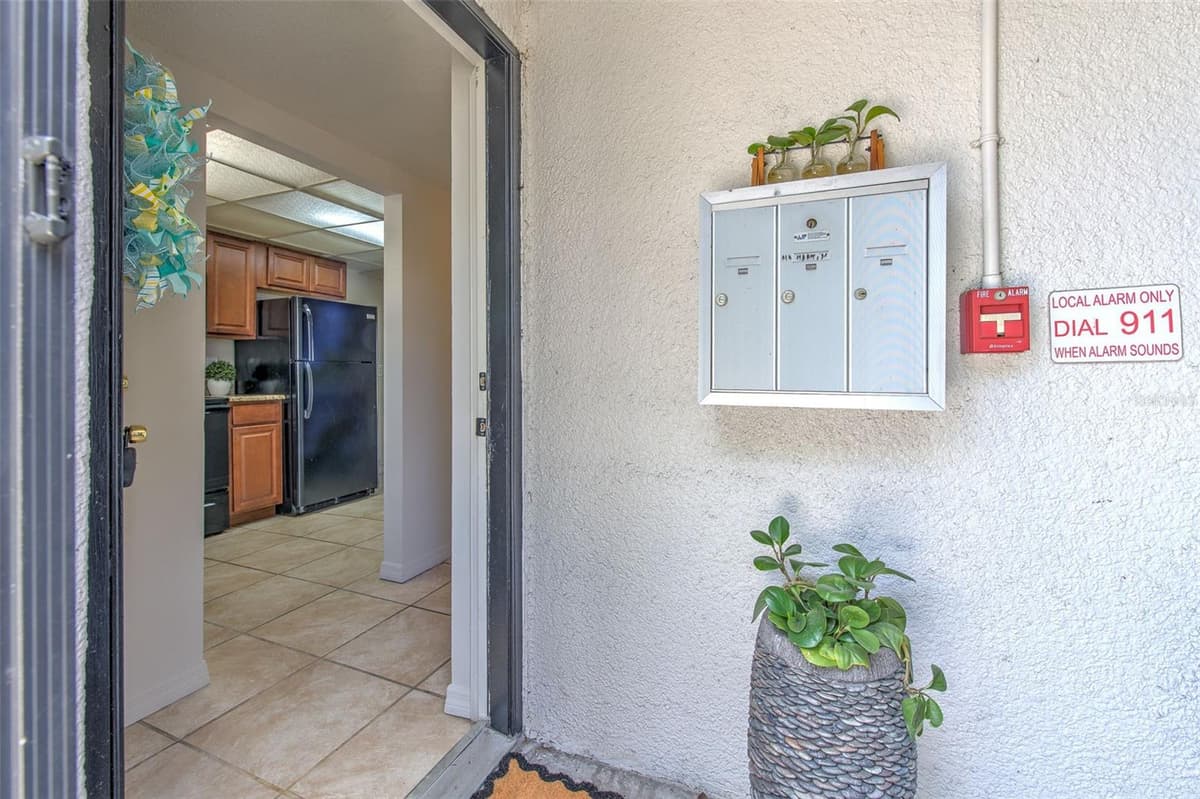711 RUSSELL LANE — photo 3 of 39