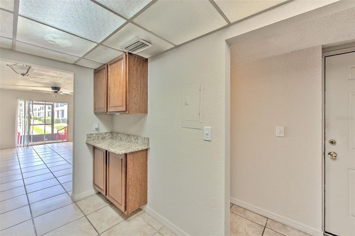 711 RUSSELL LANE — photo 7 of 39