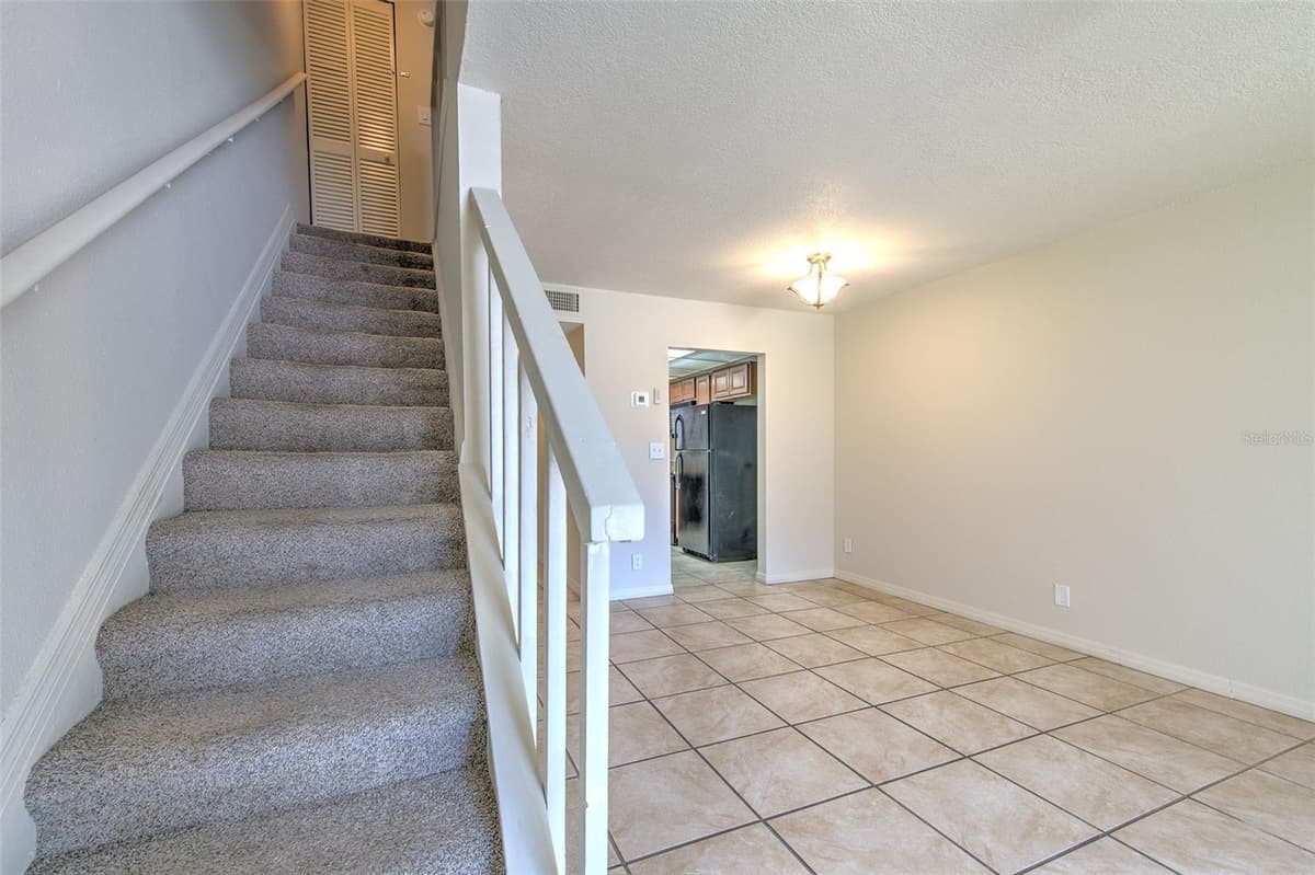 711 RUSSELL LANE — photo 10 of 39
