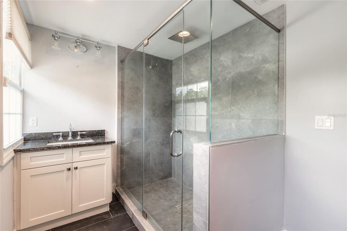 2015 HALIFAX DRIVE — photo 34 of 51