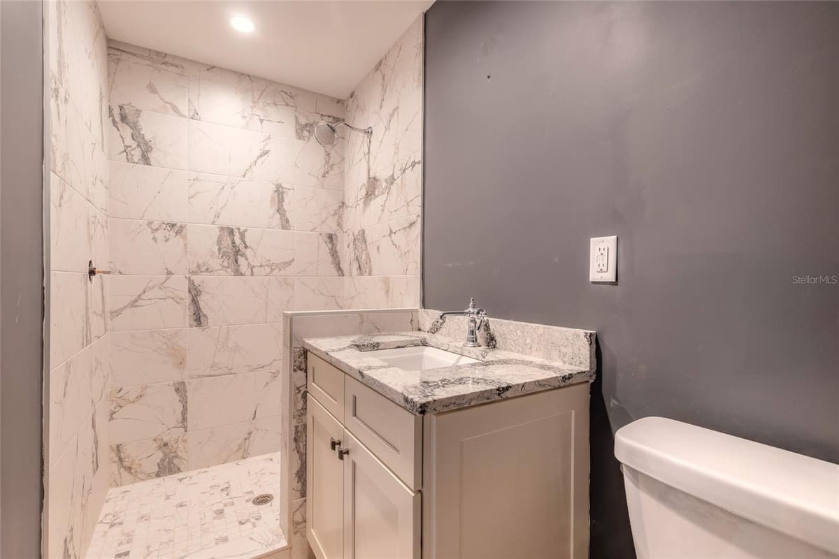 2015 HALIFAX DRIVE — photo 24 of 51