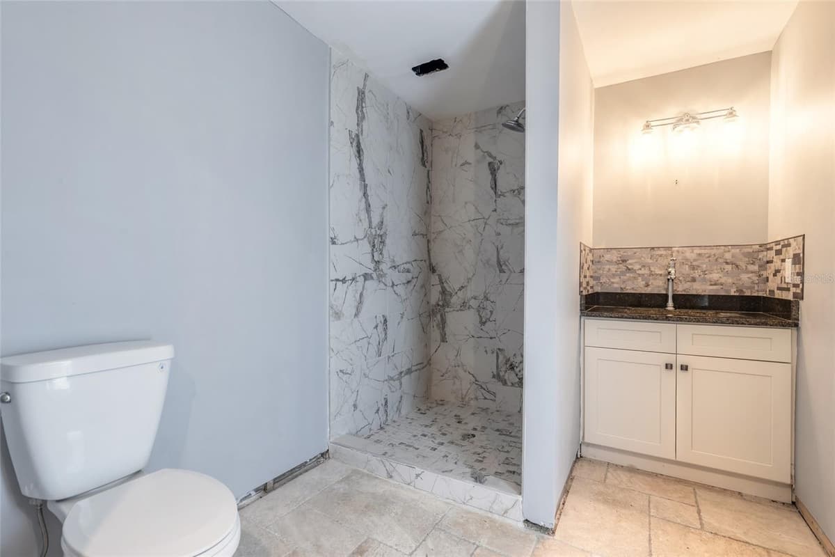 2015 HALIFAX DRIVE — photo 39 of 51