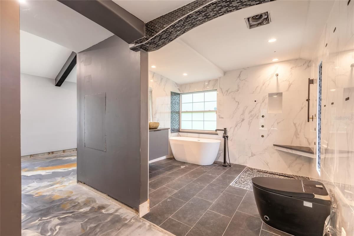 2015 HALIFAX DRIVE — photo 19 of 51