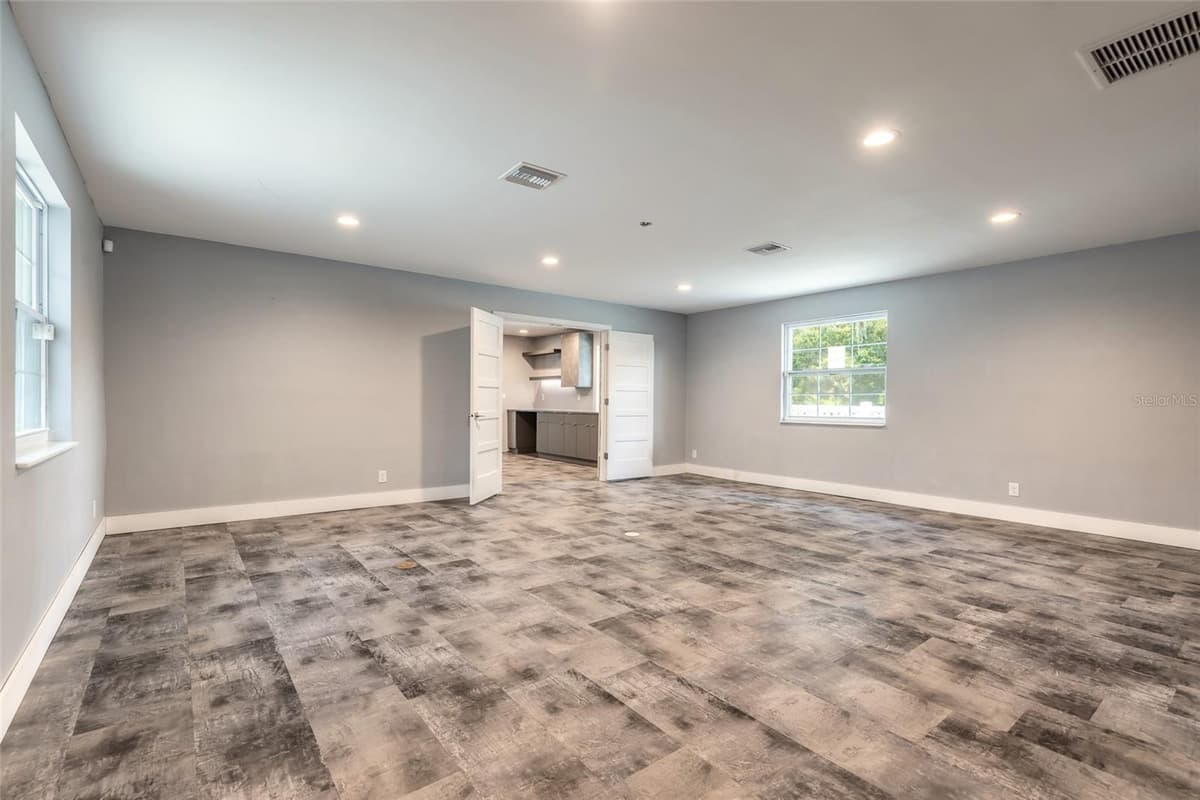 2015 HALIFAX DRIVE — photo 15 of 51