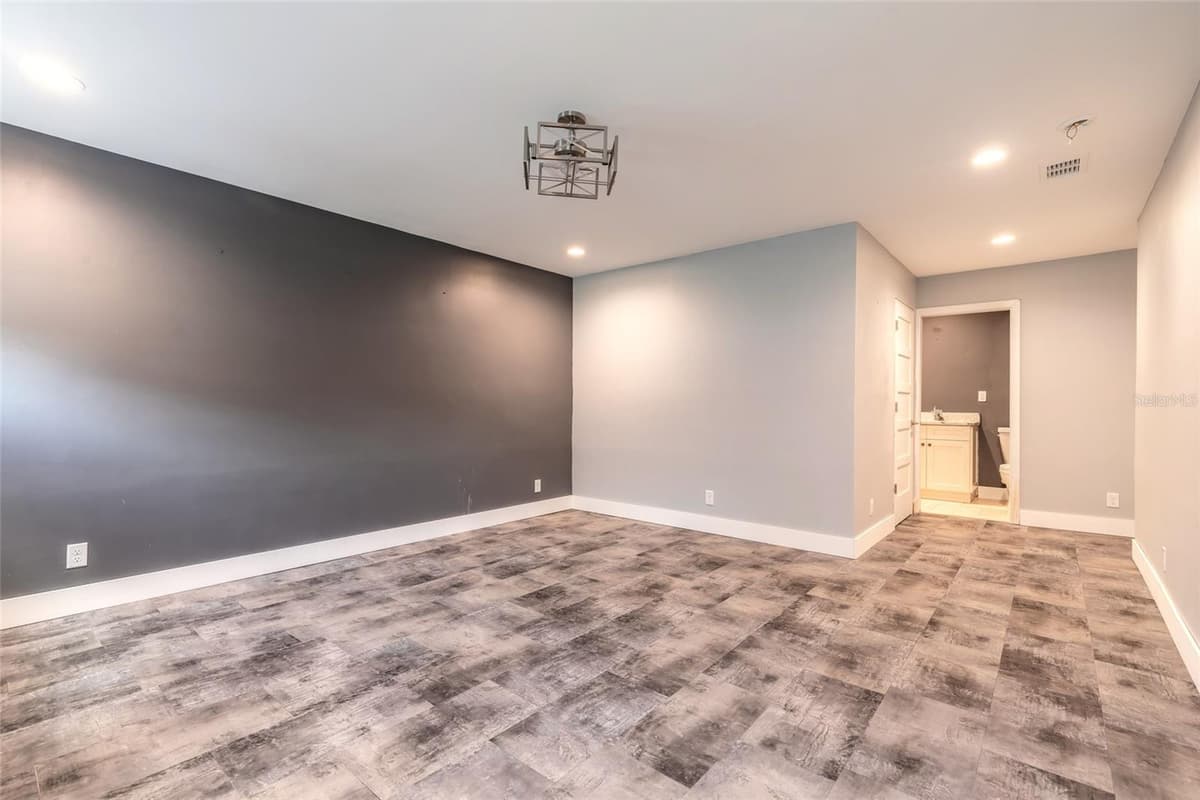 2015 HALIFAX DRIVE — photo 23 of 51