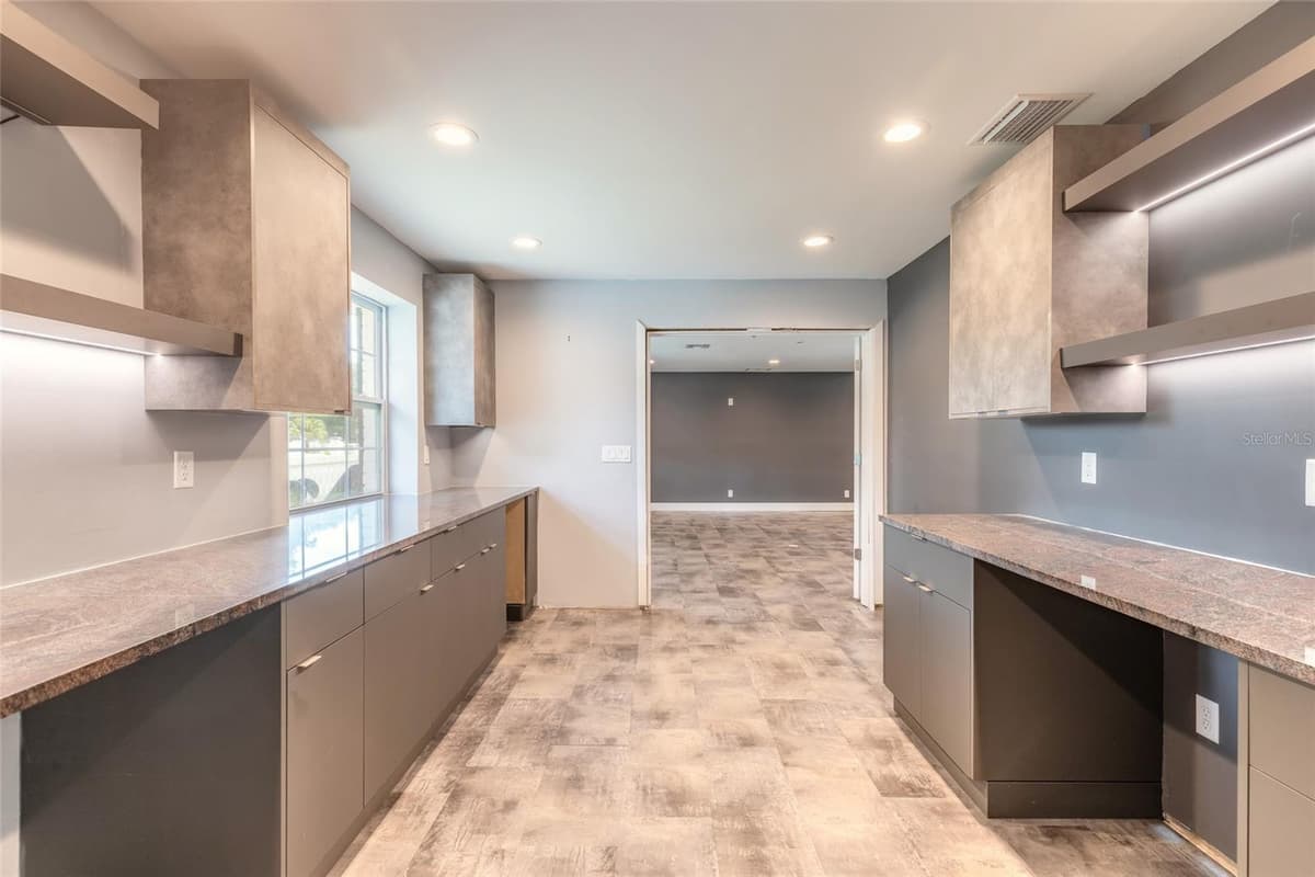 2015 HALIFAX DRIVE — photo 16 of 51