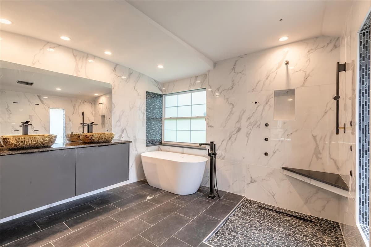2015 HALIFAX DRIVE — photo 20 of 51