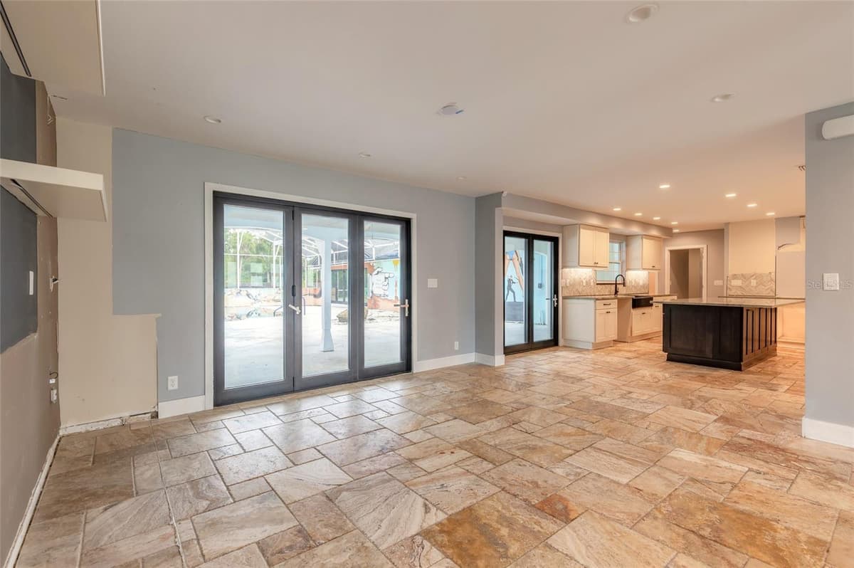 2015 HALIFAX DRIVE — photo 11 of 51