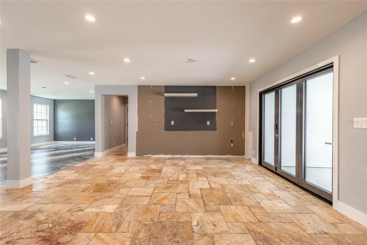 2015 HALIFAX DRIVE — photo 12 of 51