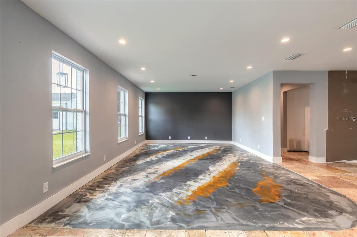2015 HALIFAX DRIVE — photo 8 of 51