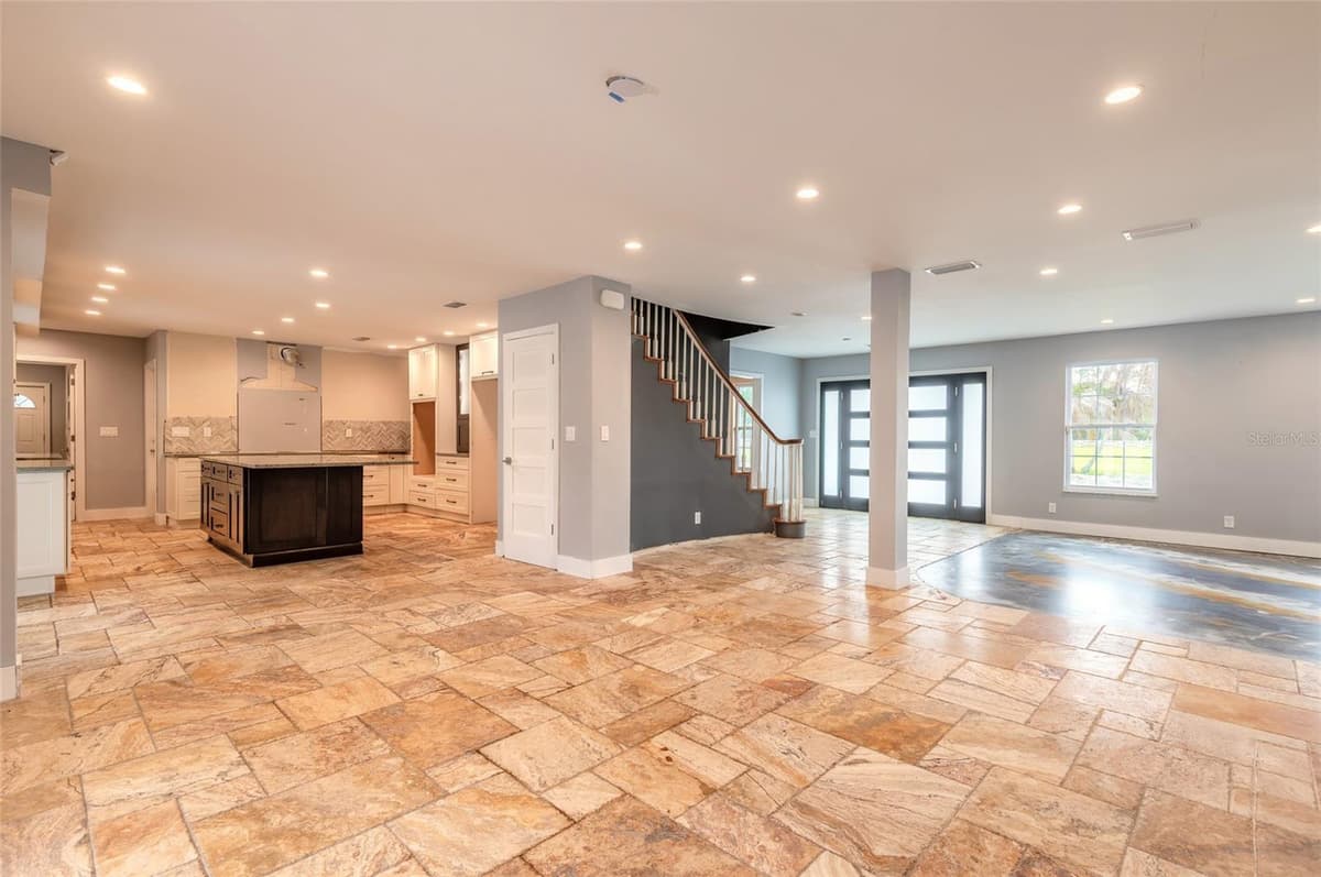 2015 HALIFAX DRIVE — photo 10 of 51