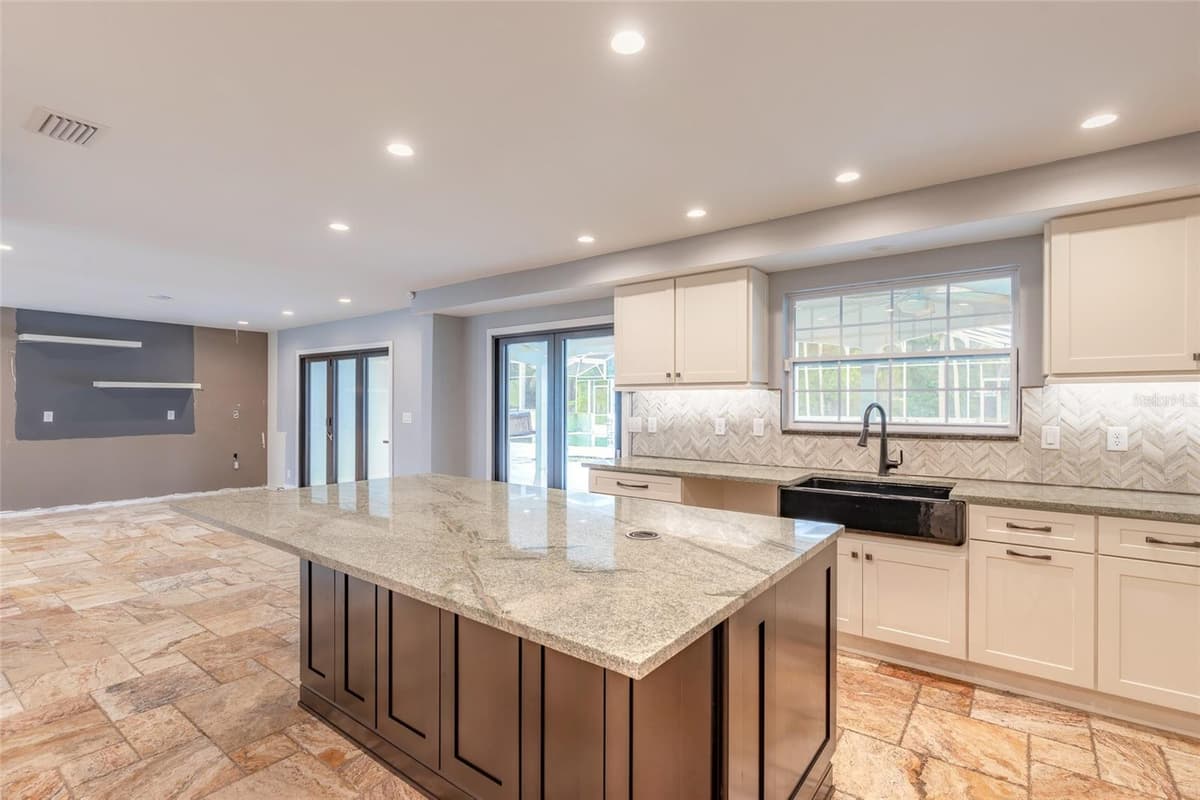 2015 HALIFAX DRIVE — photo 14 of 51