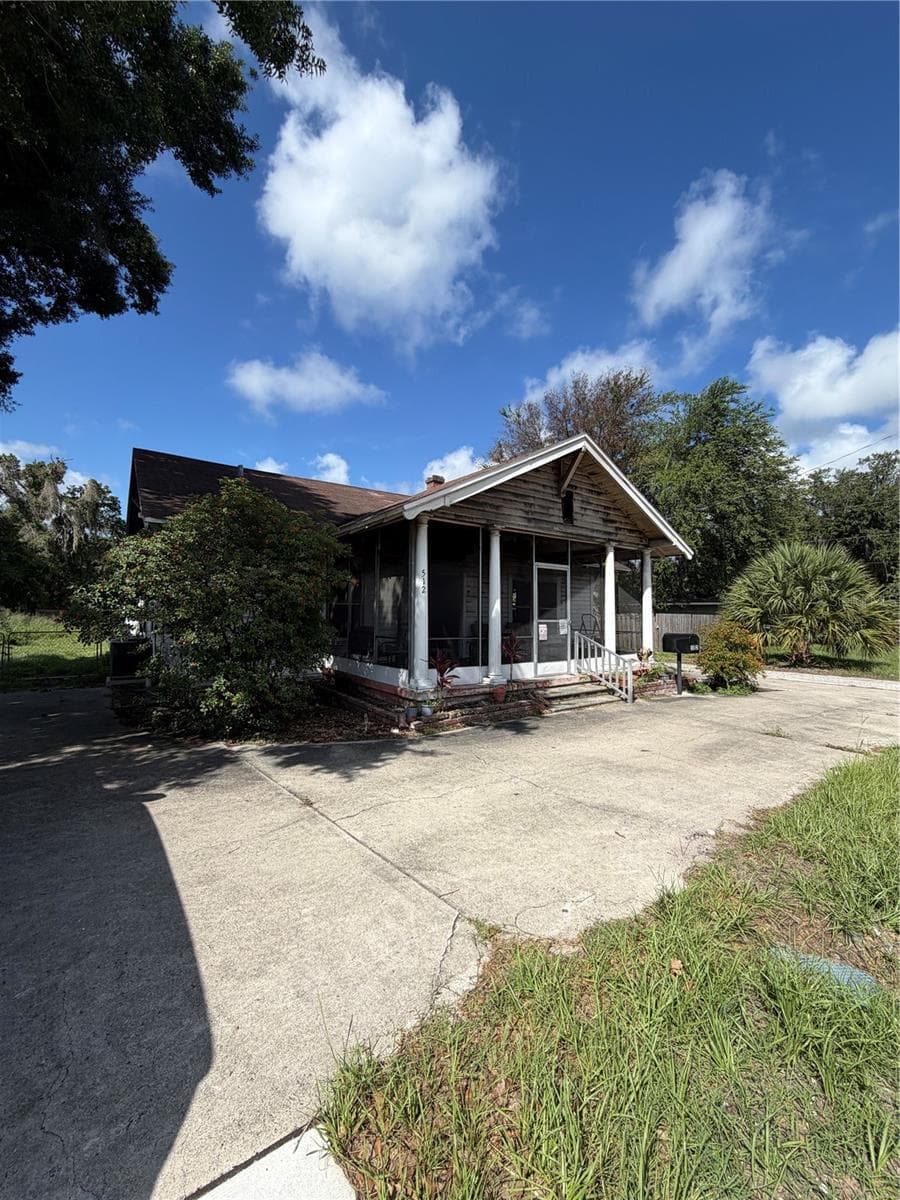 512 HICKORY STREET — photo 1 of 6