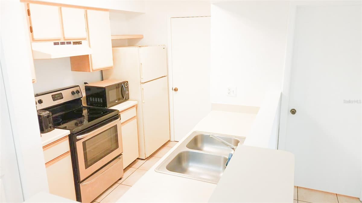 3032 PARKWAY BOULEVARD — photo 8 of 27