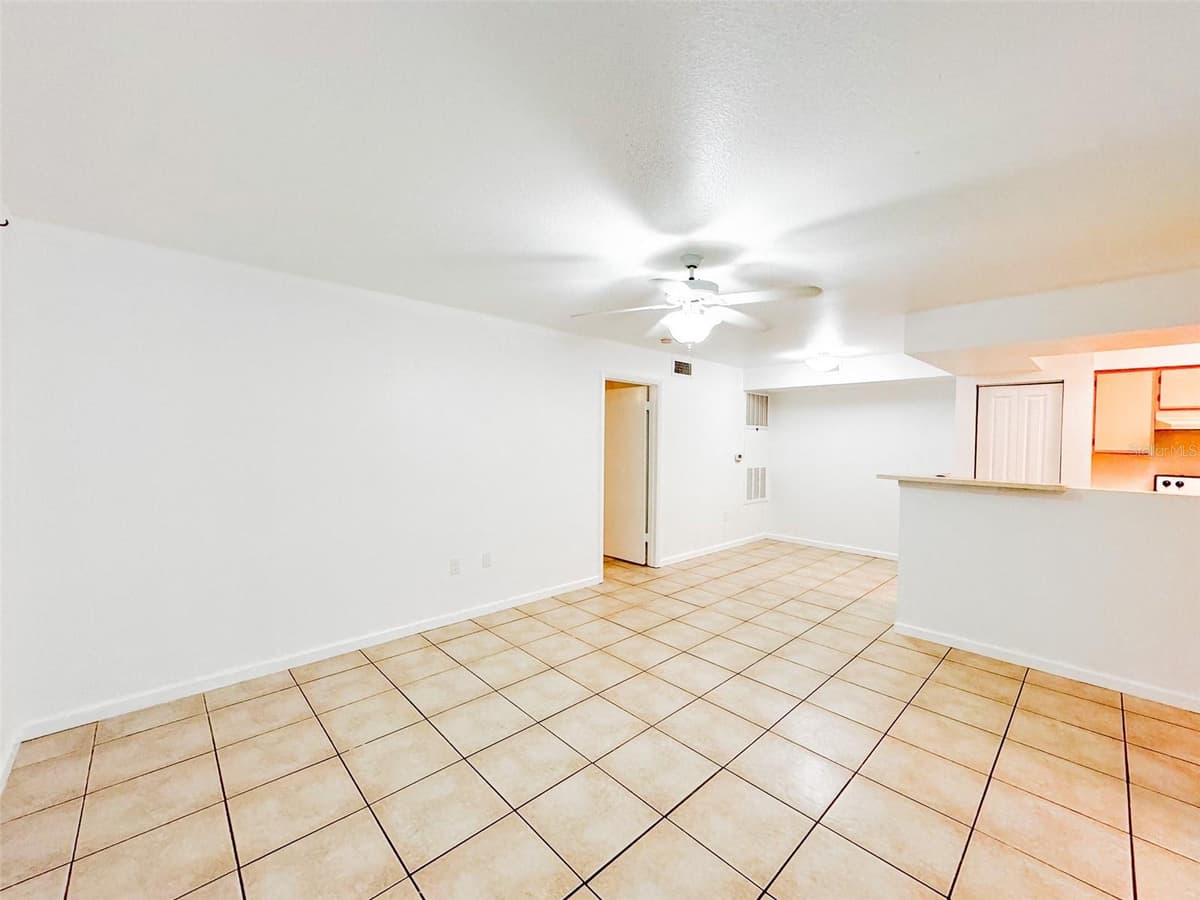 3032 PARKWAY BOULEVARD — photo 4 of 27