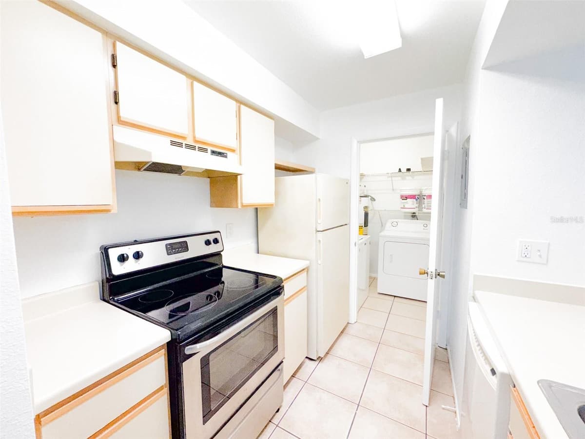 3032 PARKWAY BOULEVARD — photo 10 of 27