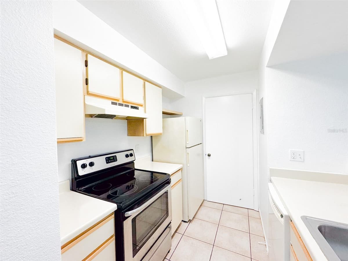 3032 PARKWAY BOULEVARD — photo 9 of 27