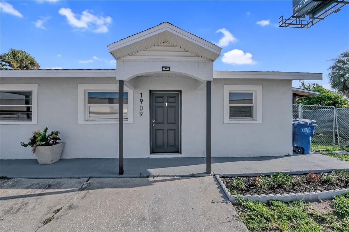 1909 GREEN STREET — photo 21 of 37