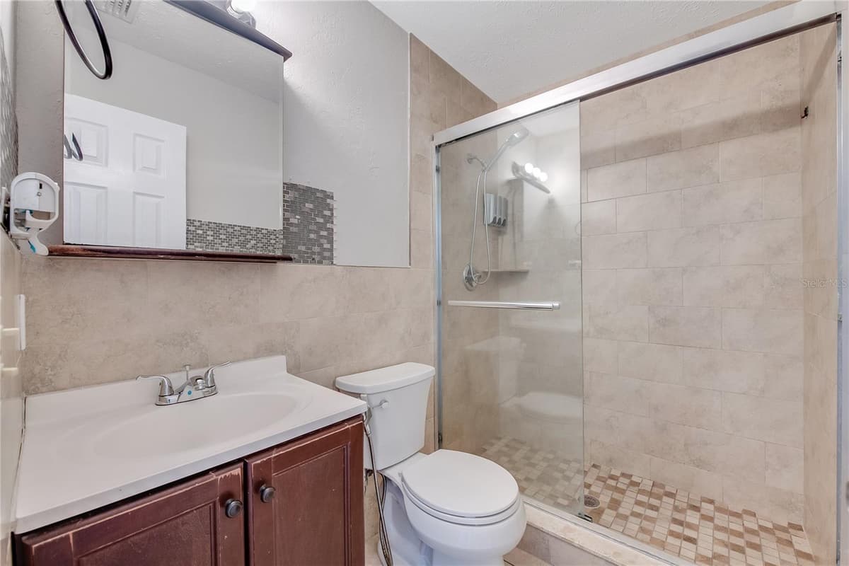 1909 GREEN STREET — photo 15 of 37