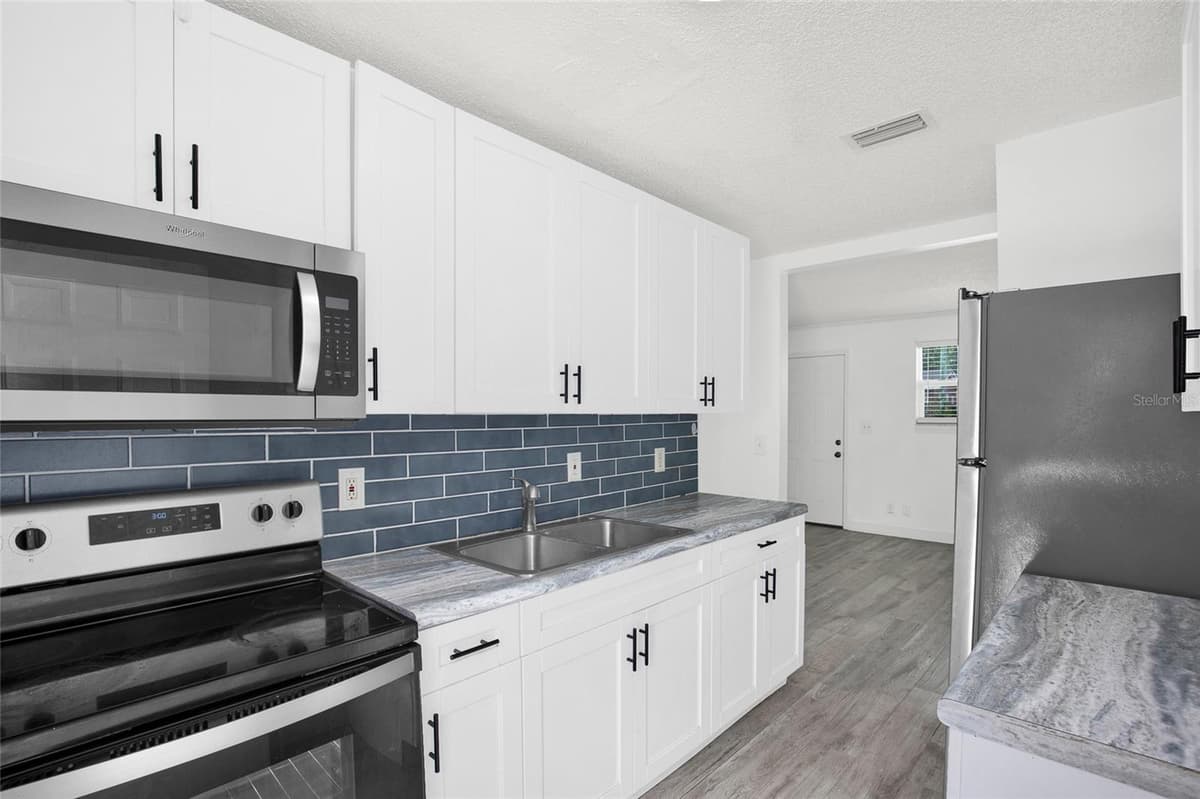 8017 PARENTAL CIRCLE ROAD — photo 9 of 37