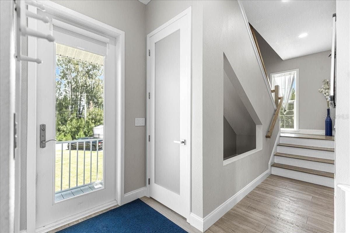 6812 DRIFTWOOD DRIVE — photo 6 of 57