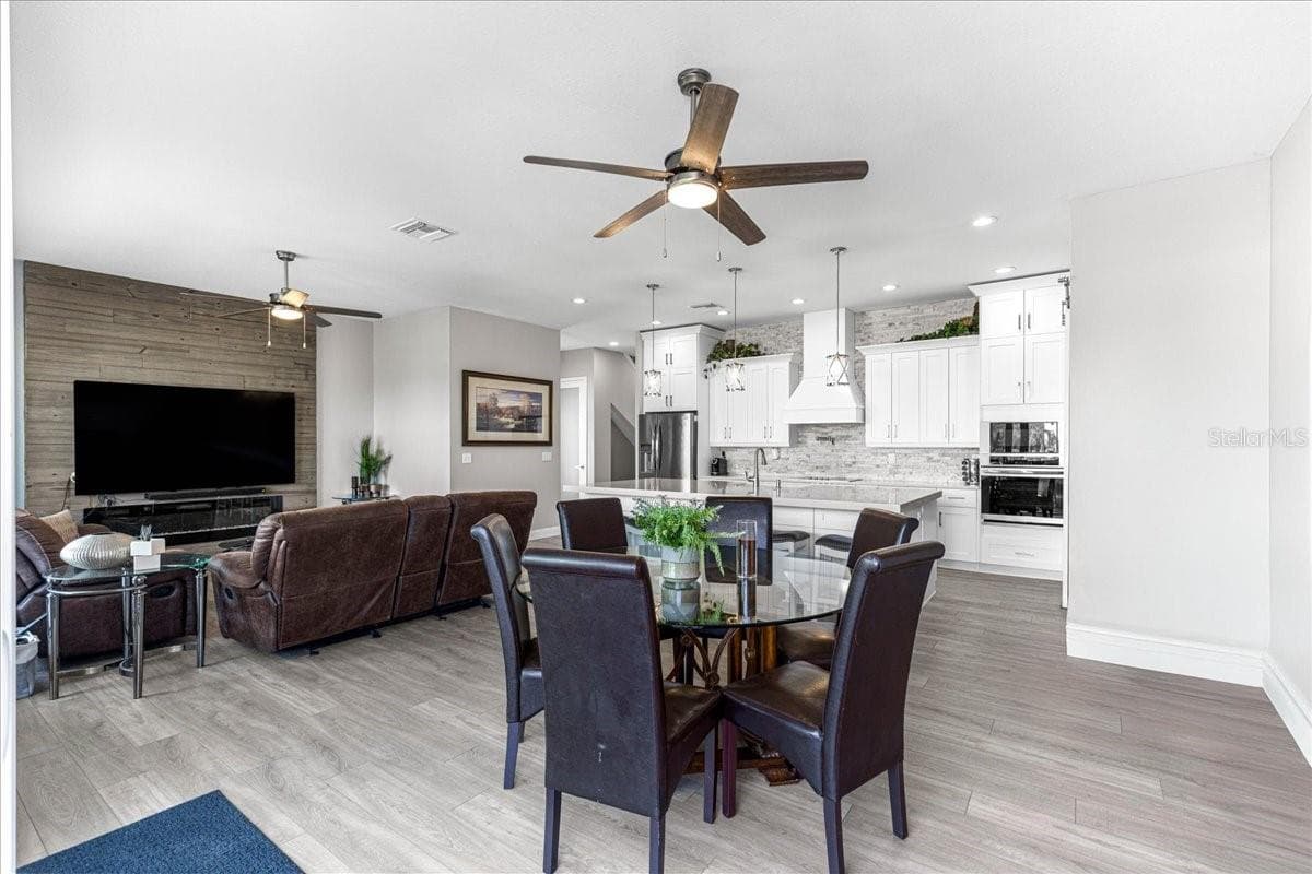 6812 DRIFTWOOD DRIVE — photo 13 of 57
