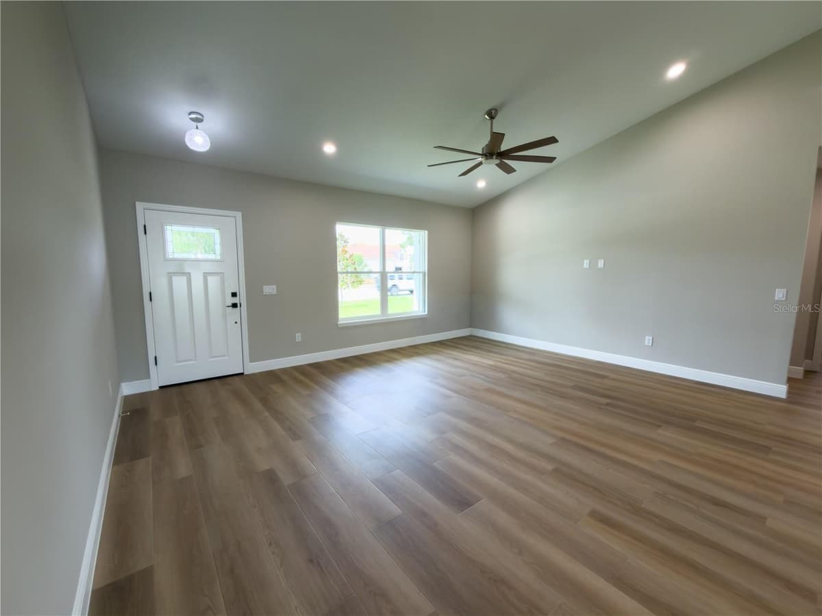 1592 NORMANDY BOULEVARD — photo 10 of 27