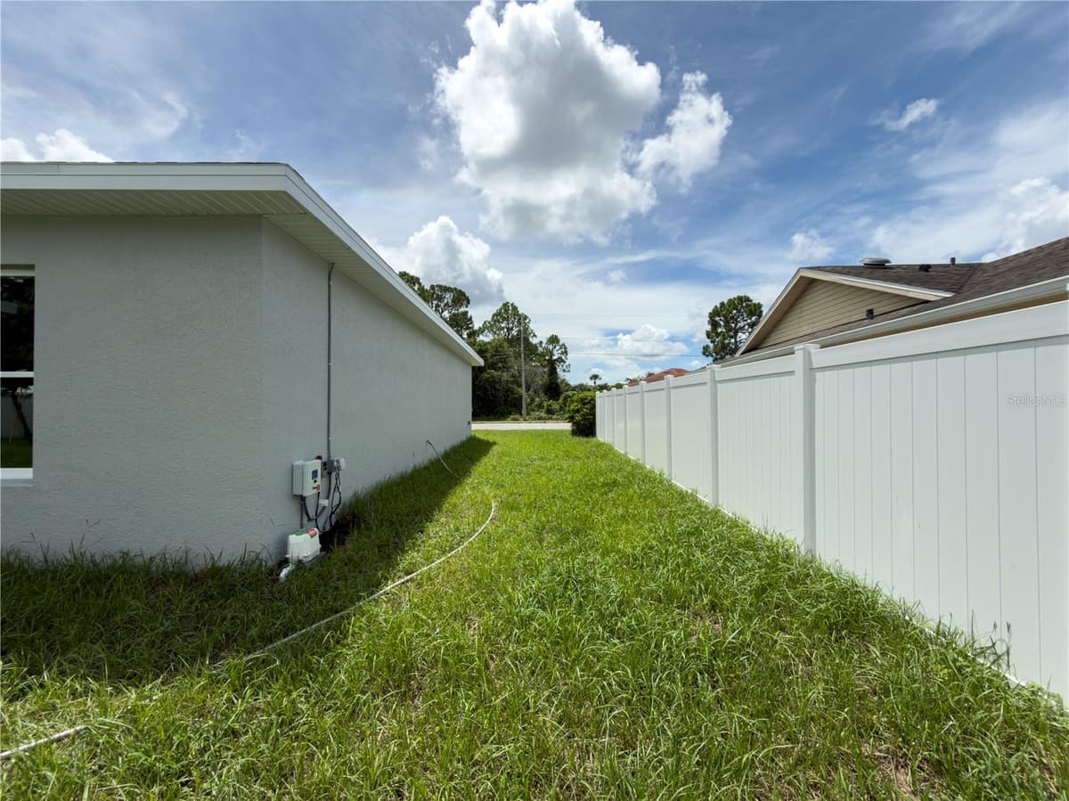 1592 NORMANDY BOULEVARD — photo 7 of 27