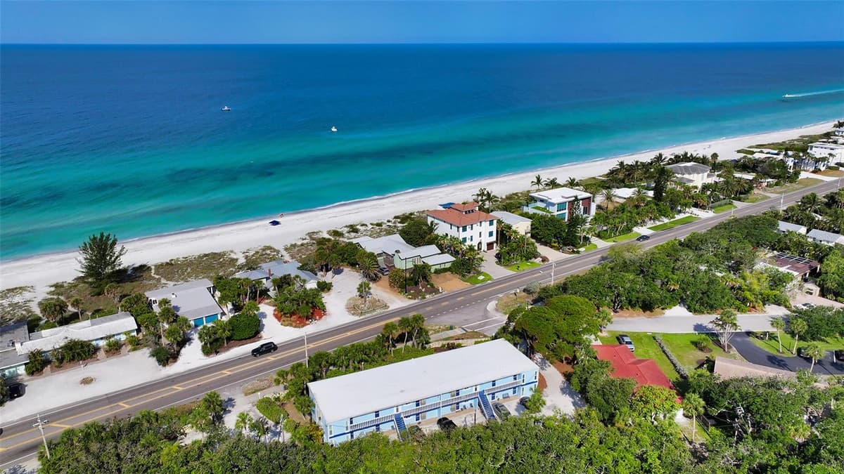 2850 GULF OF MEXICO DRIVE — photo 33 of 37