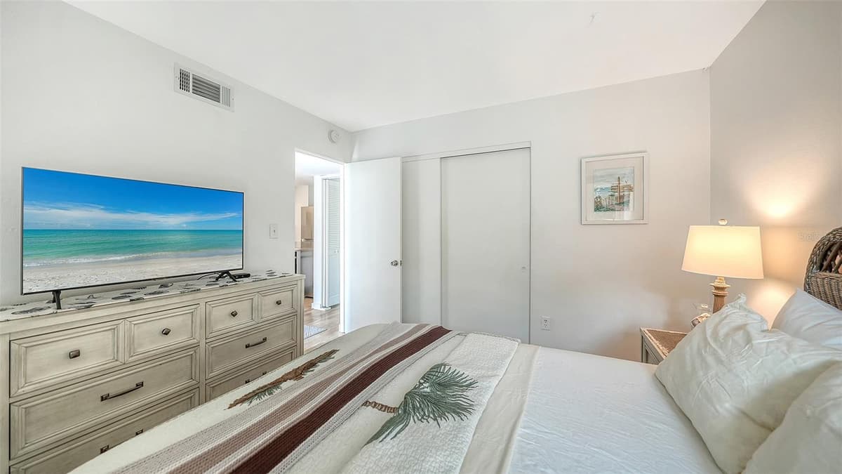 2850 GULF OF MEXICO DRIVE — photo 19 of 37