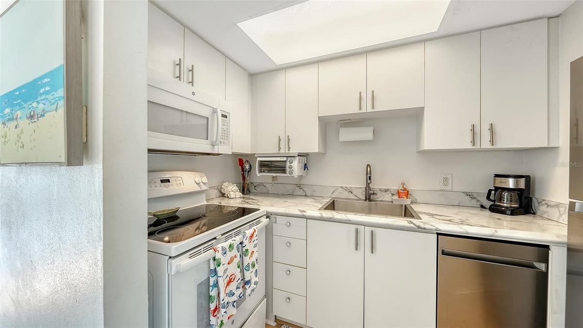 2850 GULF OF MEXICO DRIVE — photo 17 of 37