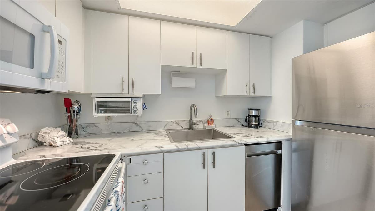 2850 GULF OF MEXICO DRIVE — photo 16 of 37