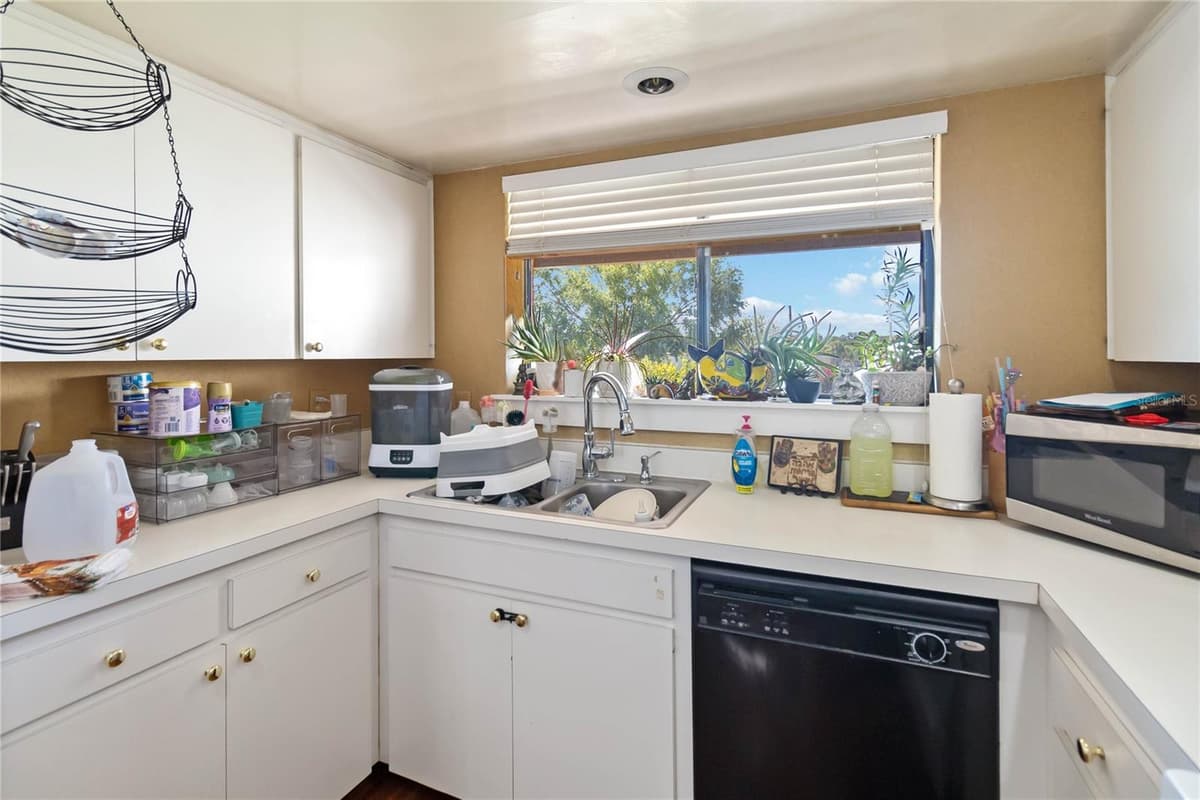 440 ORIENTA POINT STREET — photo 11 of 22