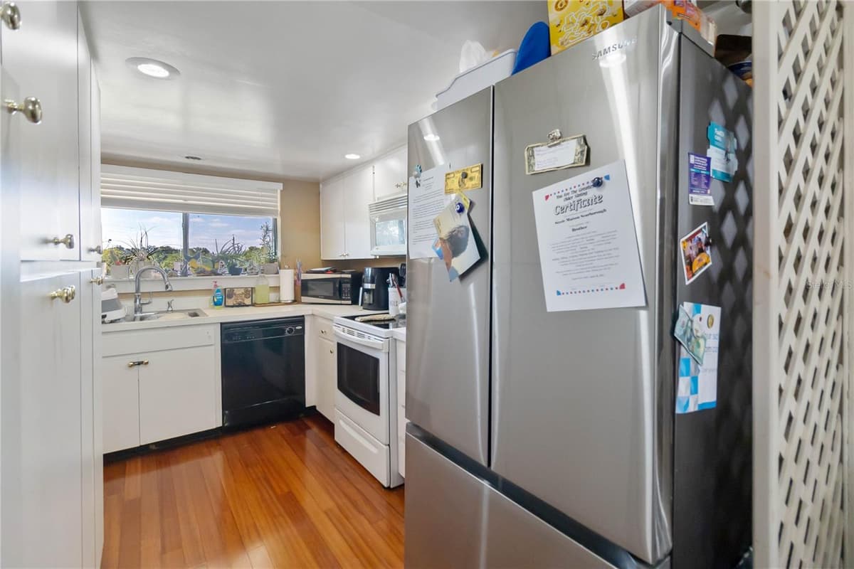440 ORIENTA POINT STREET — photo 10 of 22